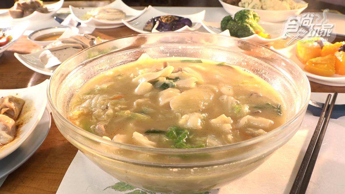 網評超過７千則！「家常味眷村菜」在新竹，招牌「熗鍋麵」湯頭滿滿食材精華