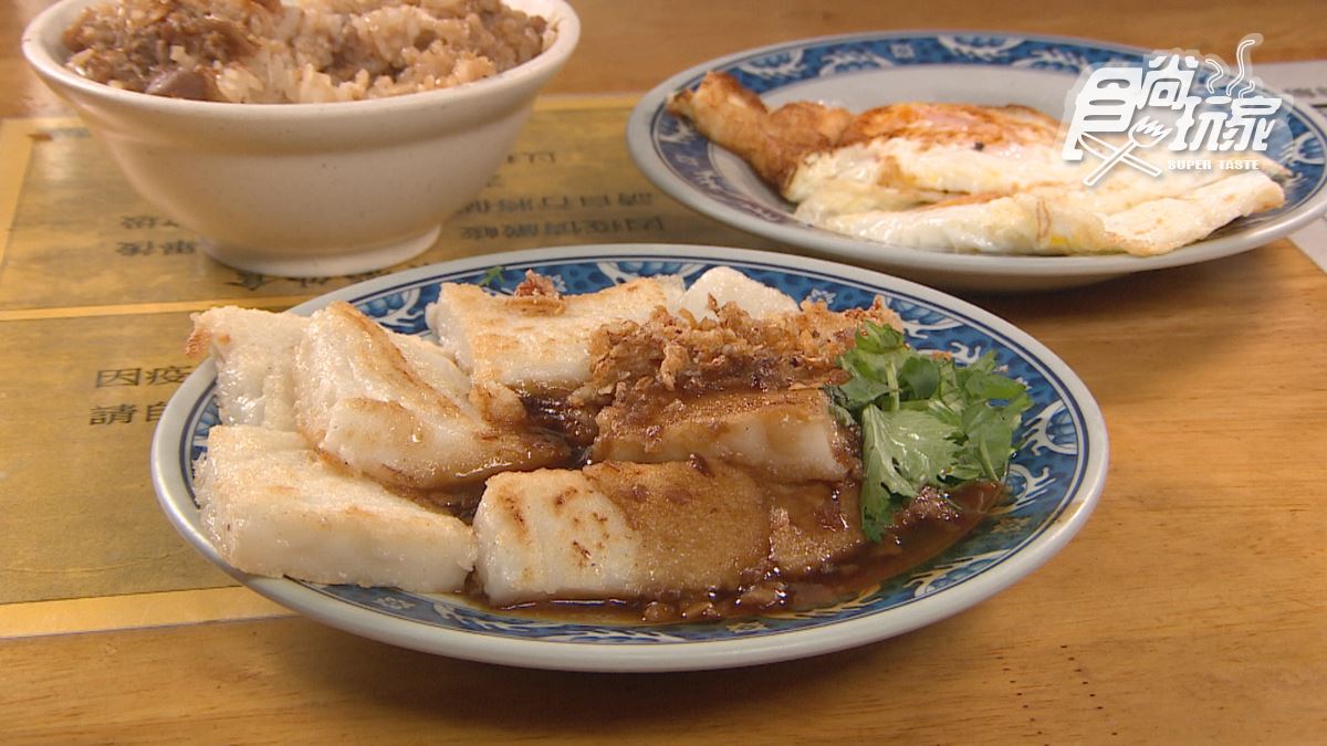 飄香一甲子！隱藏版早餐「油蔥粿＋米糕」在地人激推，搭荷包蛋、辣椒超夠味