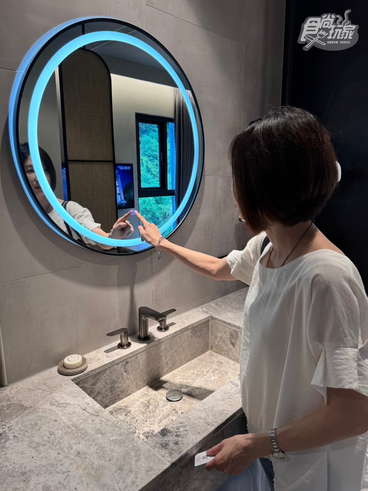 台積電老董都愛!開箱日月潭「最美精品旅宿」,頂樓戲水歡唱、爽嗑法式料理(中獎公布) 台積電老董都愛!開箱日月潭「最美精品旅宿」,頂樓戲水歡唱、爽嗑法式料理(中獎公布)
