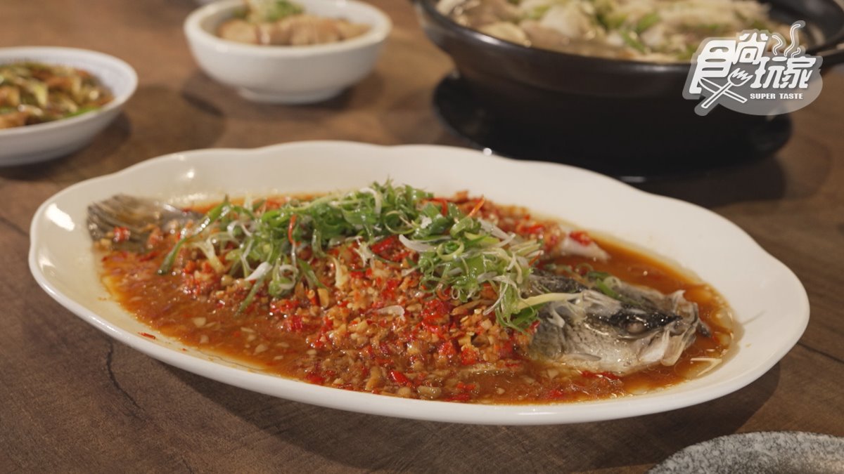藏身日式老宅！超強台菜「金礦滷肉飯」愈嚼愈香，必嘗「剁椒鱸魚」香辣夠味