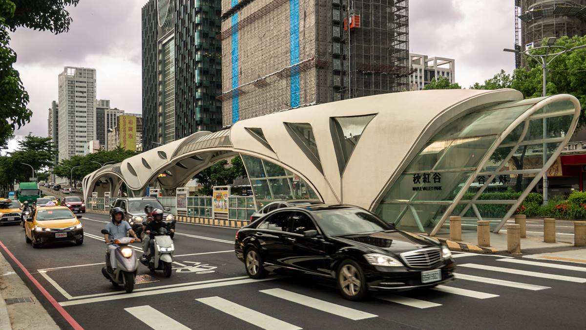 黃線臨停時間多久？人一定要在車上嗎？紅黃線停車規定一覽：做錯開罰1200元
