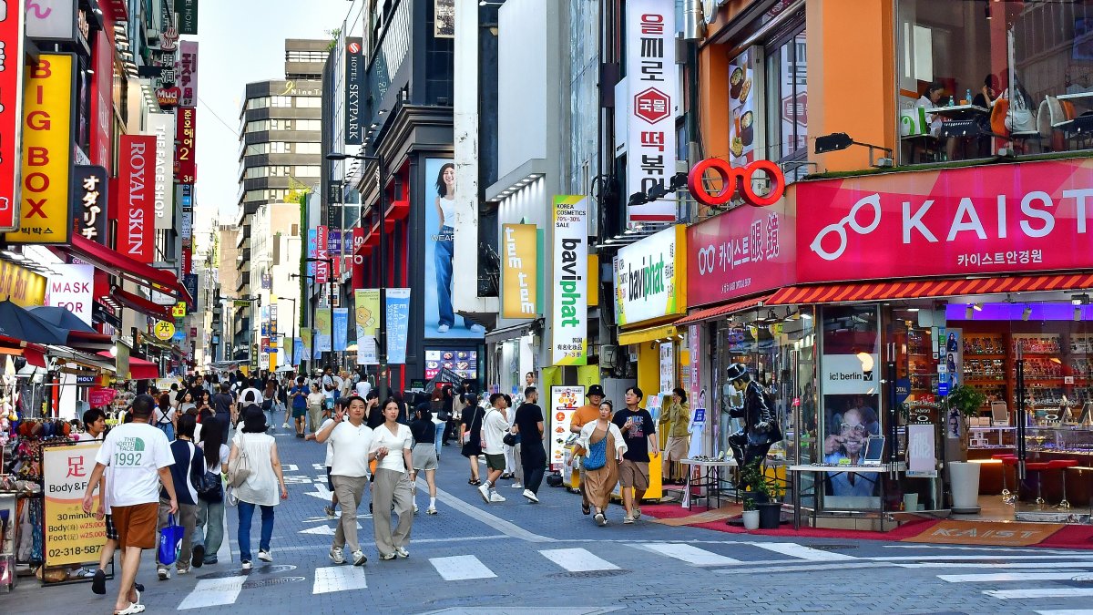 韓國街頭都在賣「１日常小物」！台灣遊客狂搬大讚：便宜好穿又好看