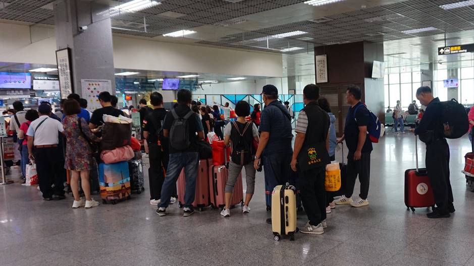 返國出國注意！中共軍演大亂台航空，10萬旅客受影響、「這些班機」已取消