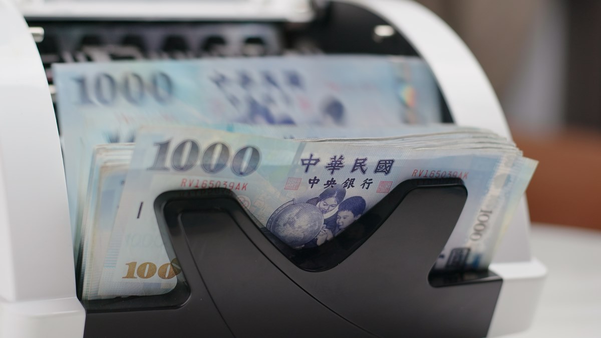 存款族注意！他將超過100萬元放郵局，漏看「１規定」長期下來超虧