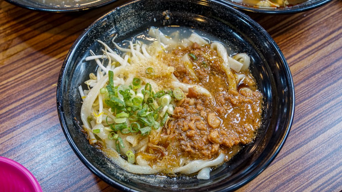 南投意麵雖然細扁，但是細滑好入口。（圖片來源：螞蟻幫的櫥櫃）
