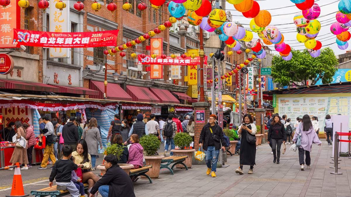 2026過年走春怎麼穿？12生肖開運顏色全攻略，穿對衣服能讓財運大超車
