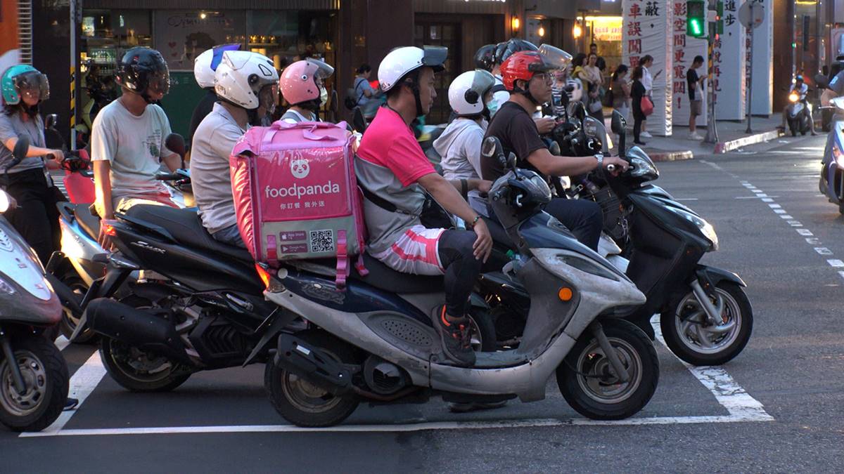 機車沒待轉區可以直接轉？「轉錯開罰1800元」判斷原則曝，加碼腳踏車轉彎規定