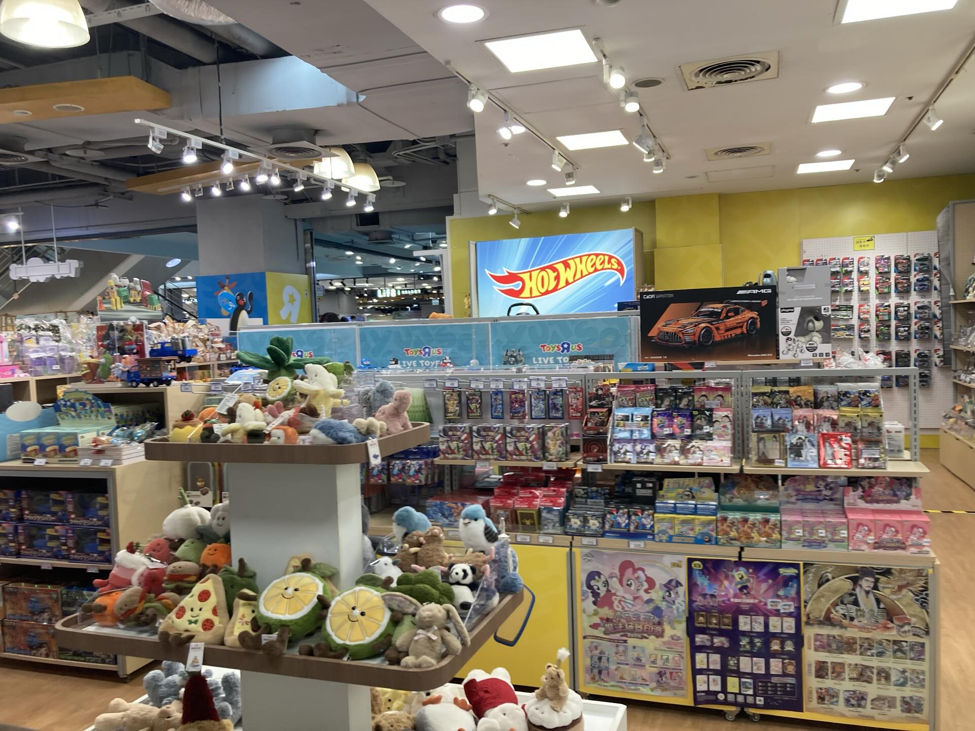 七、八年級生回憶沒了！「童年天堂」變盲盒主場、門市減半，網嘆：回不去了