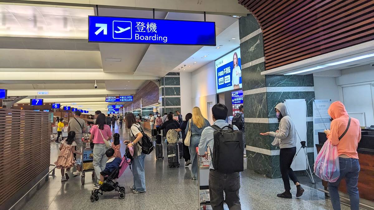 出國機票將漲價！一家人恐多花數千元，達人曝２大省錢妙招：別盲目搶票