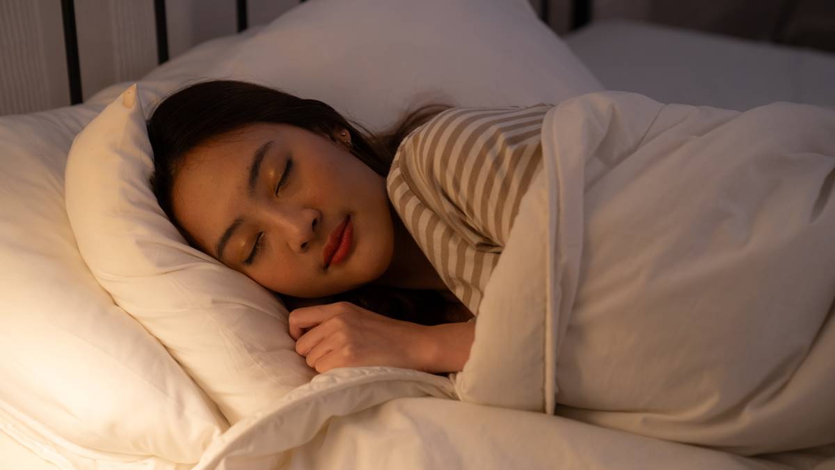 開燈睡覺會怎樣？醫師示警「１狀況」恐釀糖尿病，別以為閉上眼睛就沒事