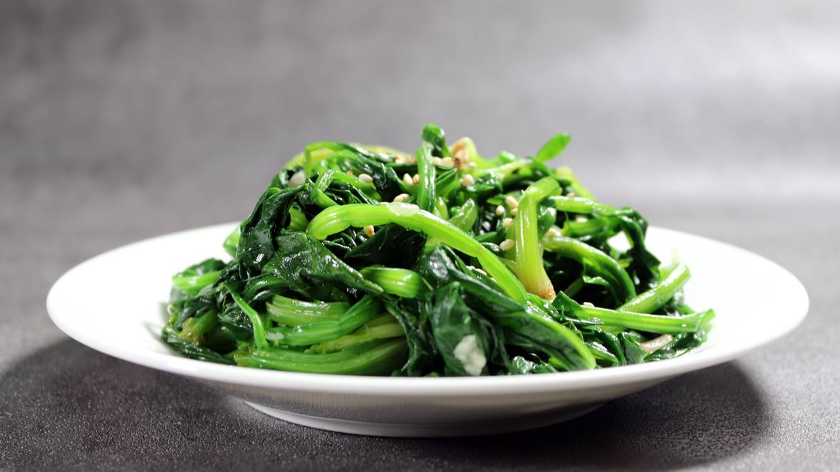 菠菜農藥殘留最多！醫曝「正確清洗法」順序錯就白做，加碼５料理補鐵又美味
