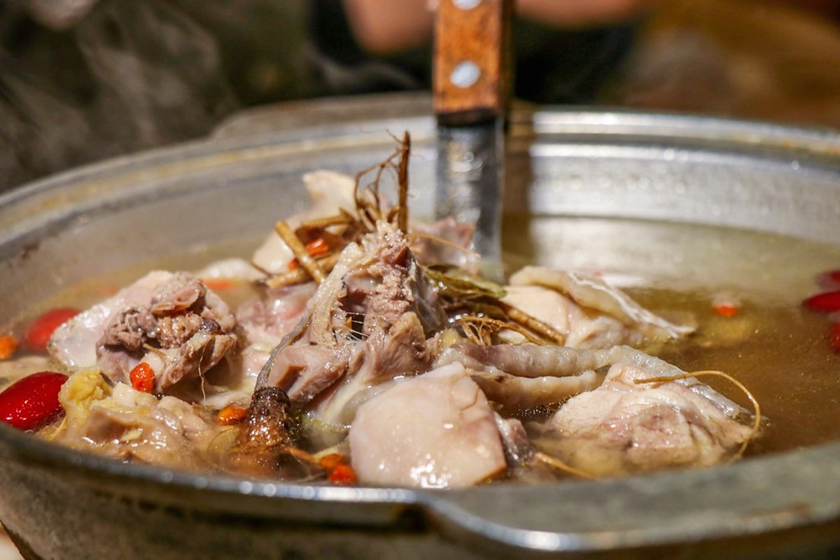 北投老字號「皇池砂鍋粥」回來了!開幕地點、菜單搶看,老饕必嗑紅蟳粥、爆漿包 北投老字號「皇池砂鍋粥」回來了!開幕地點、菜單搶看,老饕必嗑紅蟳粥、爆漿包