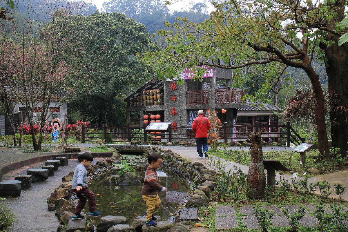 城隍廟、內灣老街都輸了!網友推薦新竹景點排名Top10,冠軍親子必去設施多 城隍廟、內灣老街都輸了!網友推薦新竹景點排名Top10,冠軍親子必去設施多