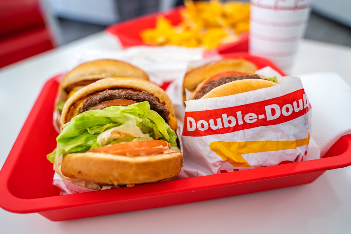 美國速食霸主又來了！In-N-Out快閃台北信義區４小時，３款漢堡限量開賣