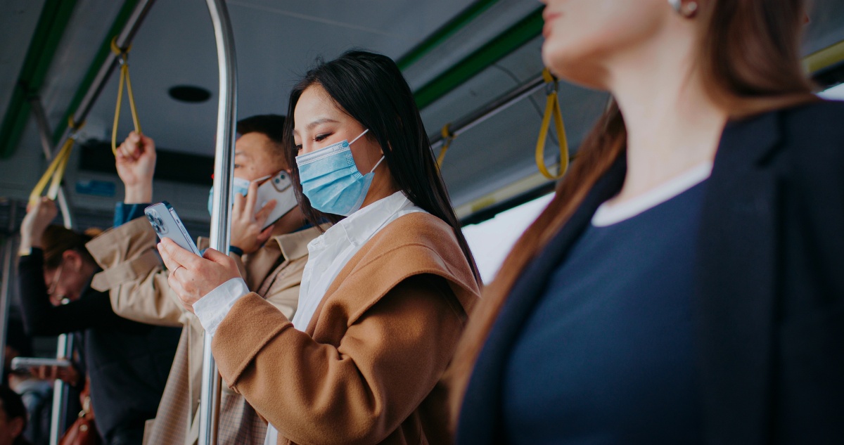 搭公車選位有學問！耳鼻喉科醫師點名這２個位置，較不容易被傳感冒