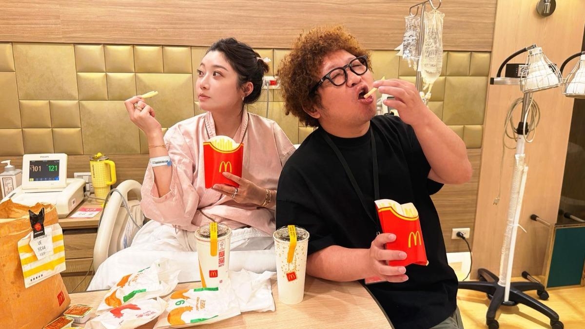恭喜，納豆當爸了！依依「產程36hr」，一家三口合照曝光