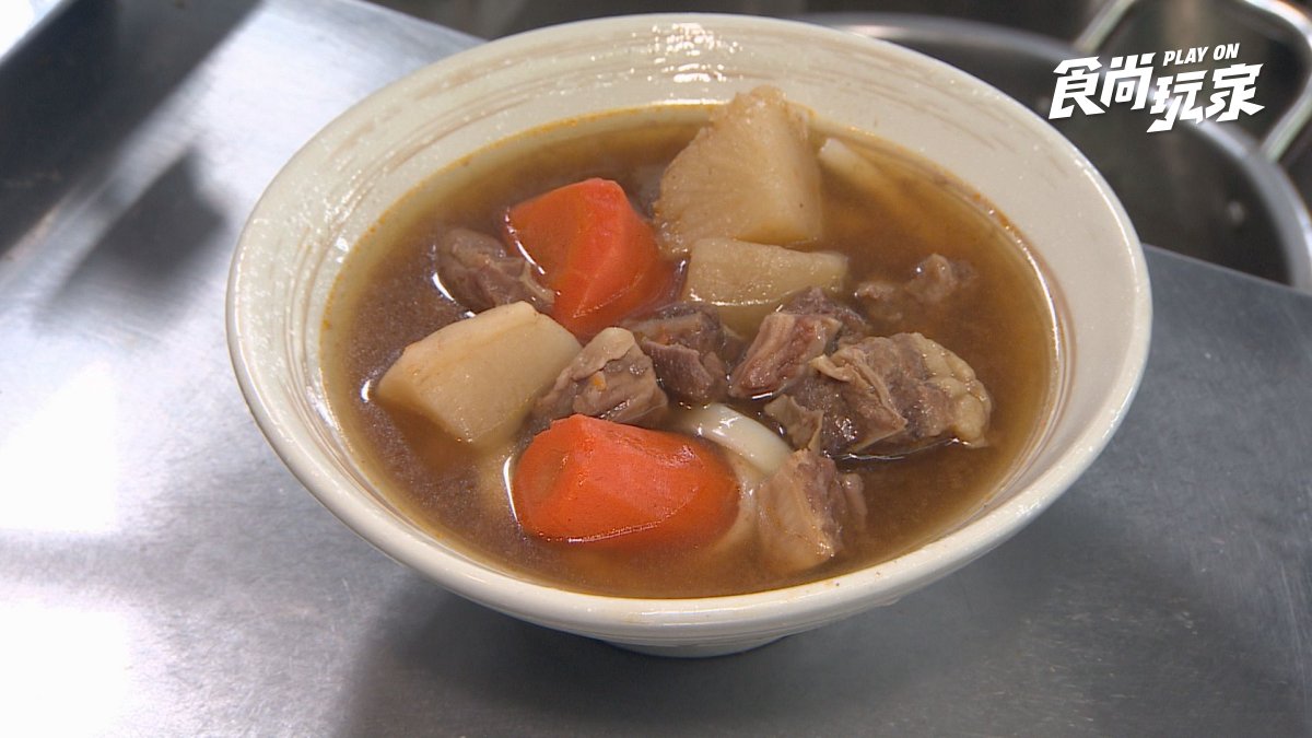解鎖「超難吃牛肉麵」！綠島５家美食新推薦：帥哥老闆漢堡店、在地限定花生芡粿