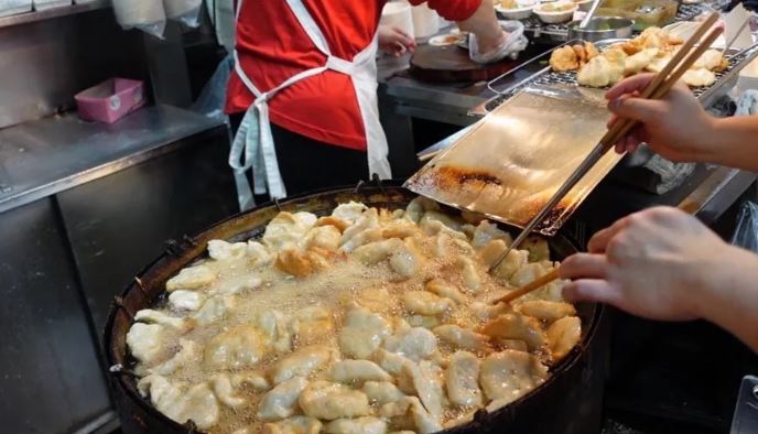 營養三明治跌出前3!基隆夜市必吃美食Top10,這小吃不用10元、Q彈多汁 營養三明治跌出前3!基隆夜市必吃美食Top10,這小吃不用10元、Q彈多汁