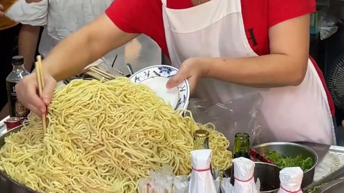 營養三明治跌出前3!基隆夜市必吃美食Top10,這小吃不用10元、Q彈多汁 營養三明治跌出前3!基隆夜市必吃美食Top10,這小吃不用10元、Q彈多汁