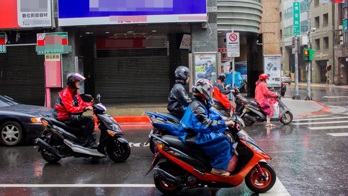 明天會放豪雨假？８縣市山區已達停班停課標準，政府放假標準一次看