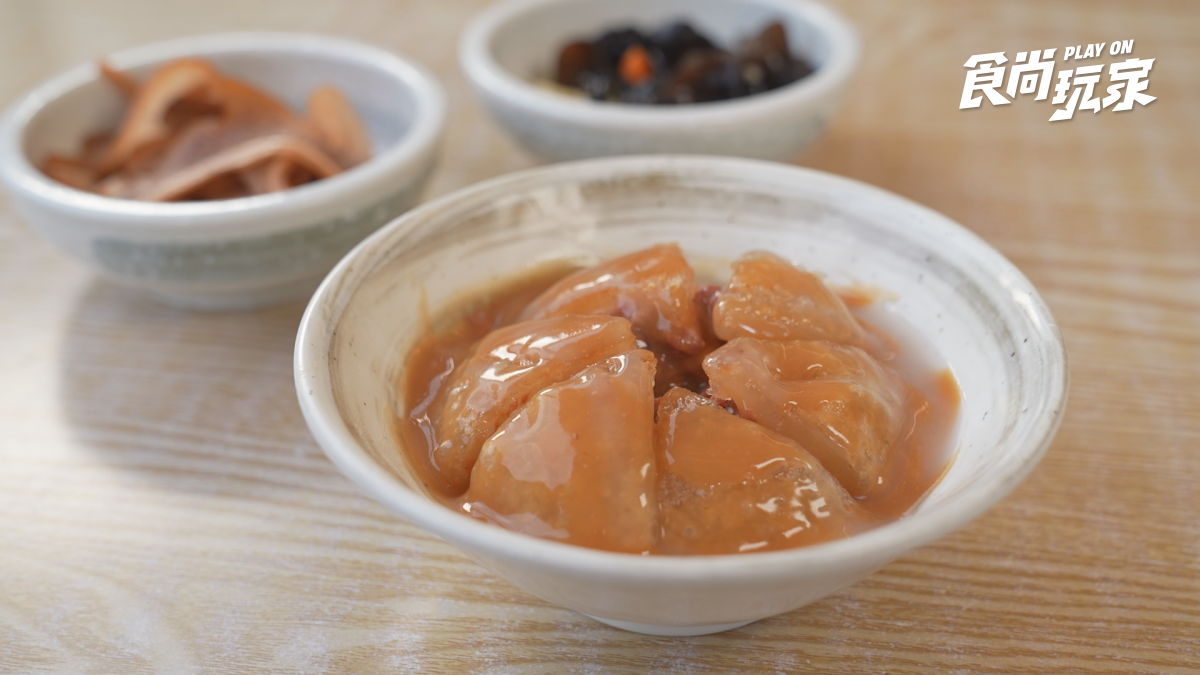 台中派還是彰化派？８家中部隱藏版古早味小吃大PK：極臭臭豆腐、隱藏版三角骨