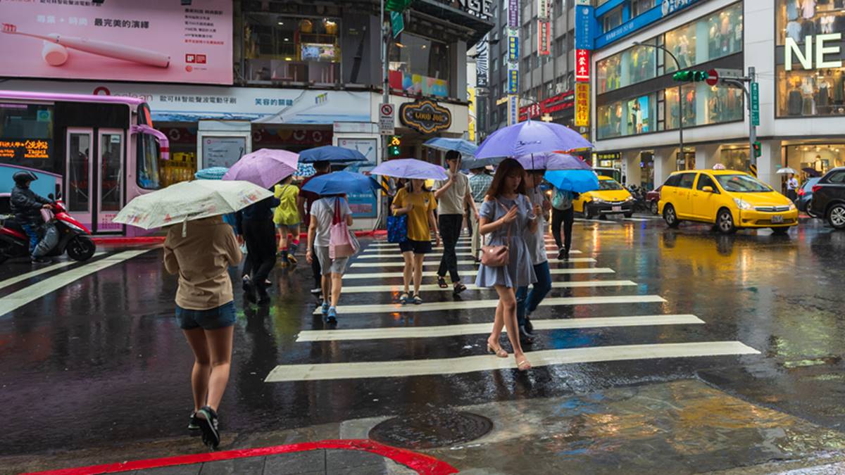 哪個牌子拖鞋最好穿？一票網友推薦「它」跑步、進香都不腳痛：連日本人也愛