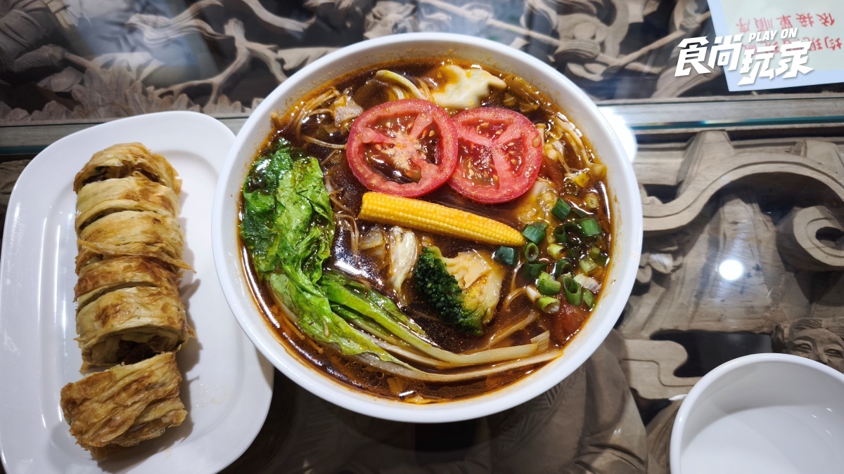 誰說新竹是沙漠？老宅吃銷魂控肉、神級海鮮米粉，再衝冰雪溜滑梯、手作玻璃一日遊