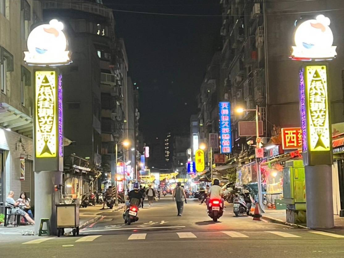 台北夜市打牙祭優惠開跑！免費送維力炸醬麵、隱藏版美食，外送滿百折20元