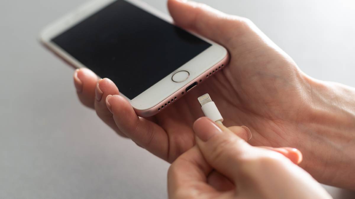 為什麼手機電量掉很快？專家曝「５大密技」延長續航力：螢幕朝下也有用