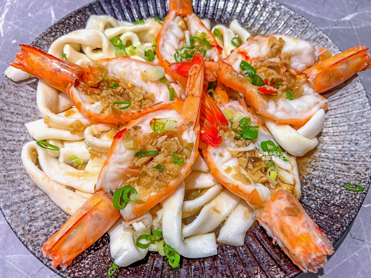 Threads爆紅美食是這家!經典辦桌菜「鮮蝦蒜蓉蒸粄條」新北這座夜市就有賣 Threads爆紅美食是這家!經典辦桌菜「鮮蝦蒜蓉蒸粄條」新北這座夜市就有賣