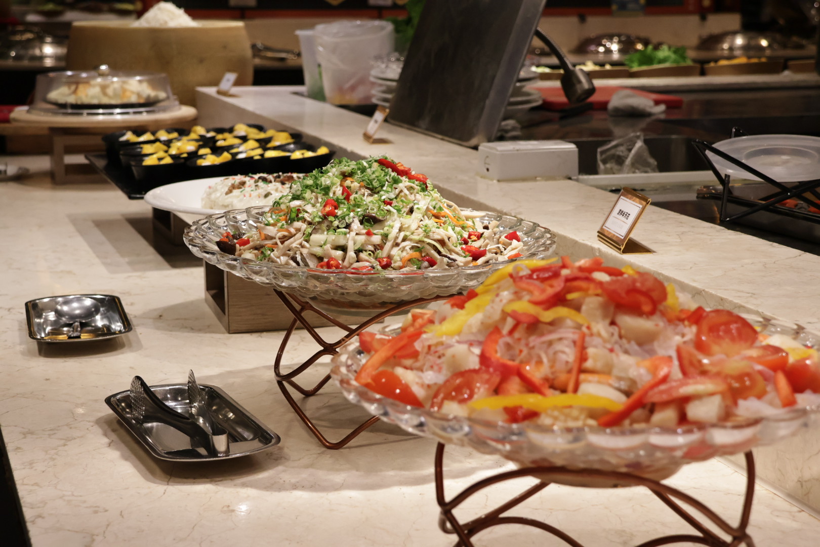 台中超狂Buffet！最低818元起，生魚片、牛肉湯、港點吃到飽，在地人最高７折