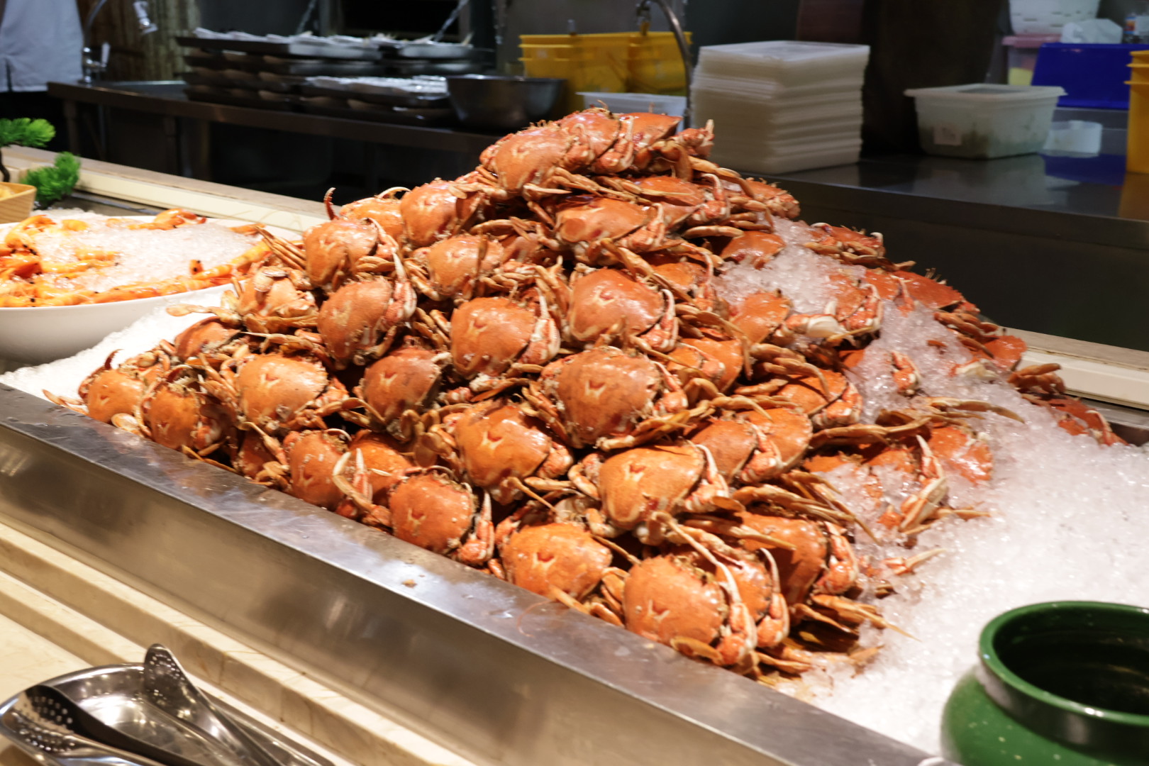 台中超狂Buffet！最低818元起，生魚片、牛肉湯、港點吃到飽，在地人最高７折