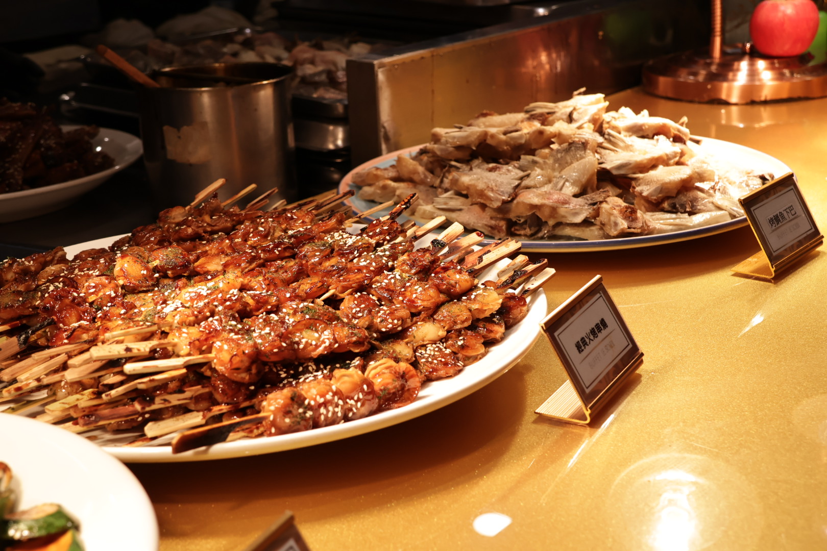 台中超狂Buffet！最低818元起，生魚片、牛肉湯、港點吃到飽，在地人最高７折