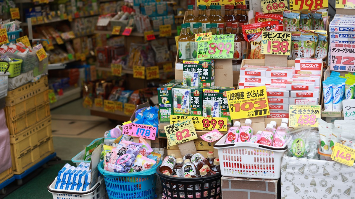 日本旅遊省錢密技！內行曝「這地方飲料」竟是超商半價，網驚：長知識了