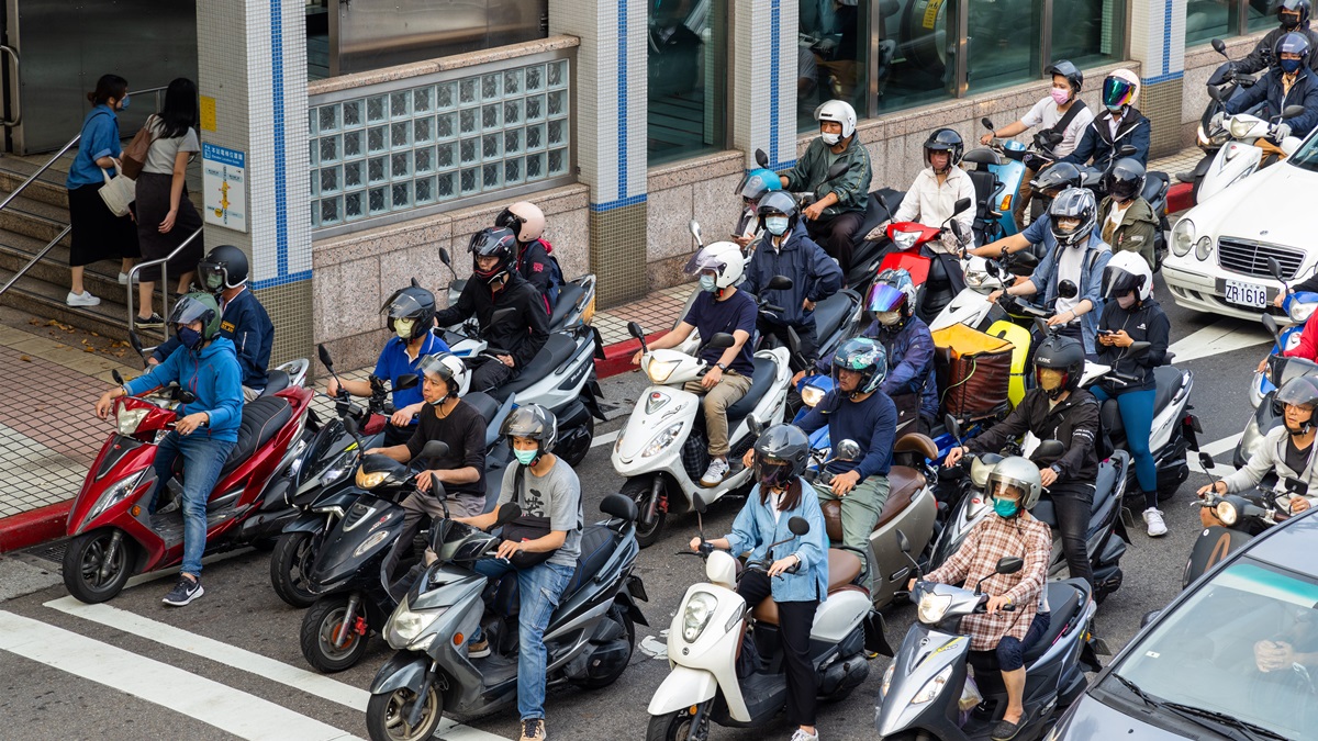 免費iPhone、機車等你拿！機車族「零違規」就能抽獎，條件報名方式一次看