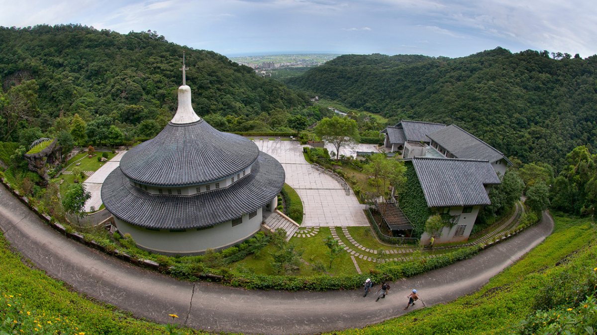礁溪泡腳池再＋１！五峰旗賞瀑布、爬步道、泡湯，必吃潤餅大腸包小腸