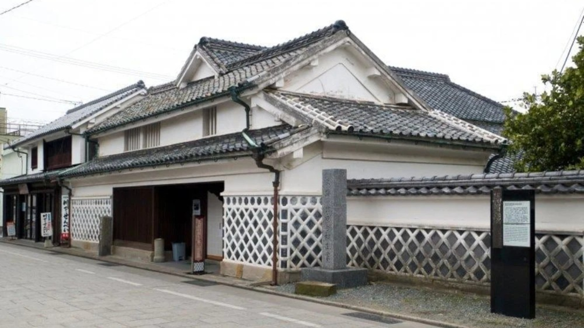 福岡玩近郊!柳川體驗遊船「爬橋跳船秀」、吃400年鰻魚飯,交通、行程一次看 福岡玩近郊!柳川體驗遊船「爬橋跳船秀」、吃400年鰻魚飯,交通、行程一次看