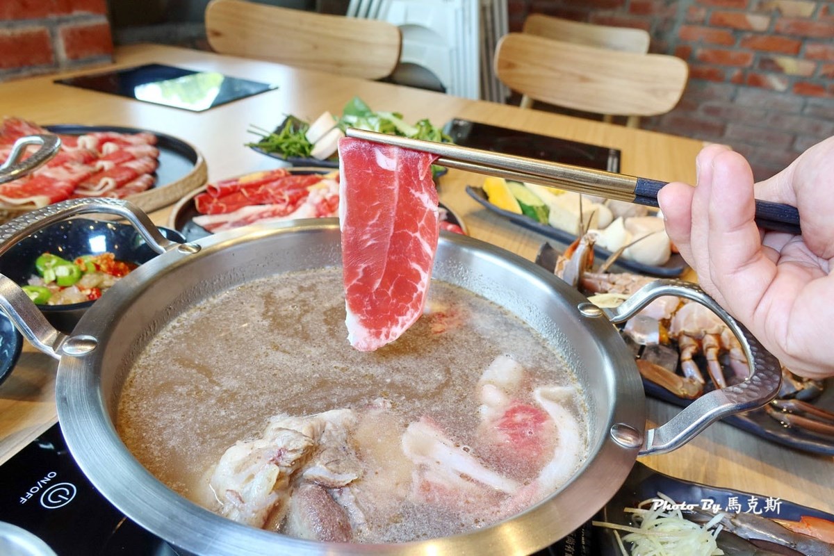 250元吃到飽!高CP值「紅磚老屋火鍋」30款蔬食自助吧、甜點飲品無限吃 250元吃到飽!高CP值「紅磚老屋火鍋」30款蔬食自助吧、甜點飲品無限吃