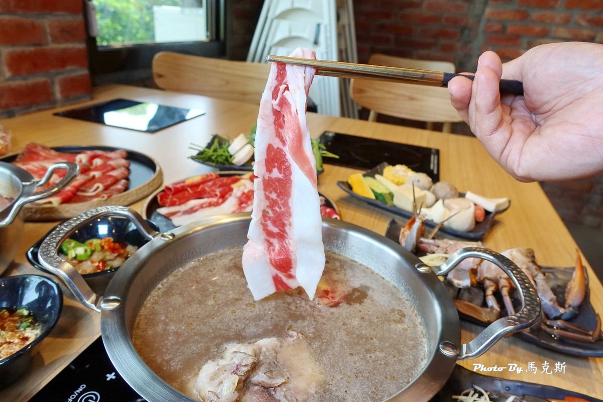 250元吃到飽！高CP值「紅磚老屋火鍋」30款蔬食自助吧、甜點飲品無限吃