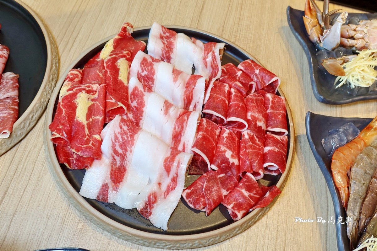 250元吃到飽！高CP值「紅磚老屋火鍋」30款蔬食自助吧、甜點飲品無限吃
