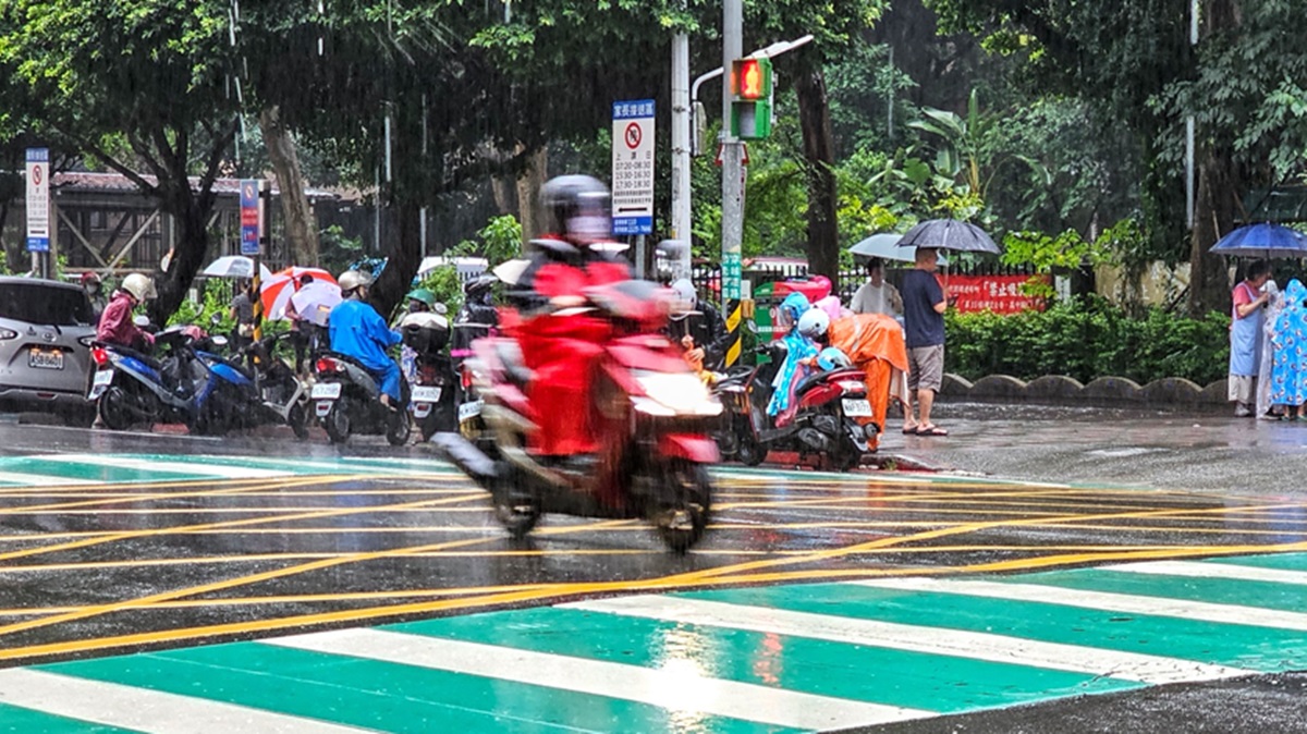 杜鵑颱風最新路徑走S型！將挑戰中颱、對台影響曝光，週日降雨範圍擴大