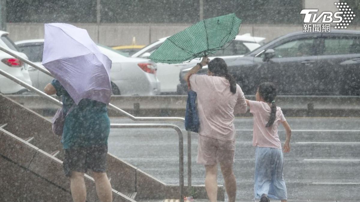 新颱風「康芮」最快週五生成!今起豪雨彈狂炸「這2天」風雨最大 潭美颱風24、25兩日影響最劇烈。(圖/TVBS資料畫面)